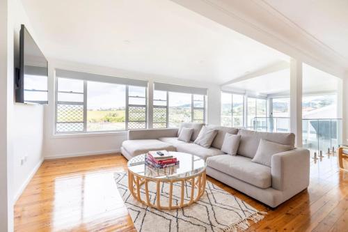 Közös társalgó / TV, Kiama Beach House & Private Beach & Newly Renovated in Kiama