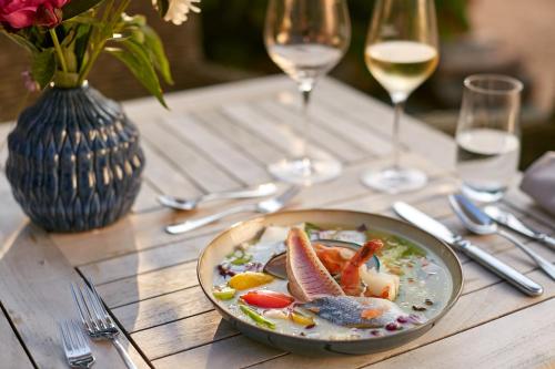 Schloss Kaarz mit Park