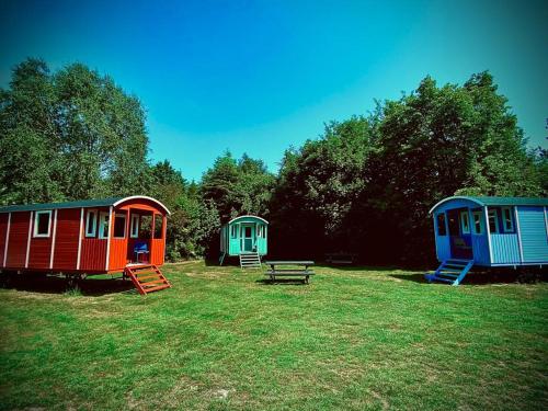 Pipowagens bij Pannenkoekenrestaurant & Camping De Koppenjan 'Een uniek verblijf met kinderspeelboerderij'