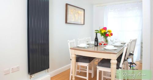 Létesítmények, 4-5 Bedroom House Garden Lots of Parking 15 min to city Close to motorway in Girton