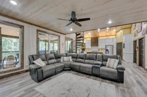 Family-Friendly Broken Bow Home with Deck and Grill! in Broken Bow, USA