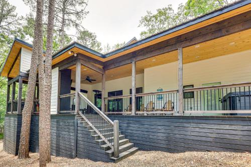 Family-Friendly Broken Bow Home with Deck and Grill!