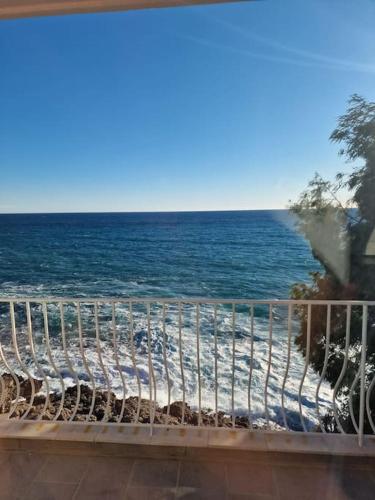 Luxury 2-Bedroom Flat at the Seafront: Unforgettable Stay Near Monaco! photo 1