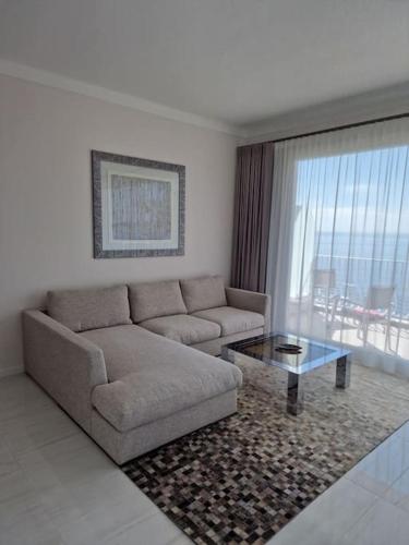 Luxury 2-Bedroom Flat at the Seafront: Unforgettable Stay Near Monaco! photo 3