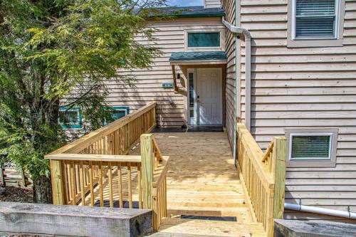 "A Slice of Beech" - Cozy Mountain Condo - Fully Equipped - 2 Private Balconies