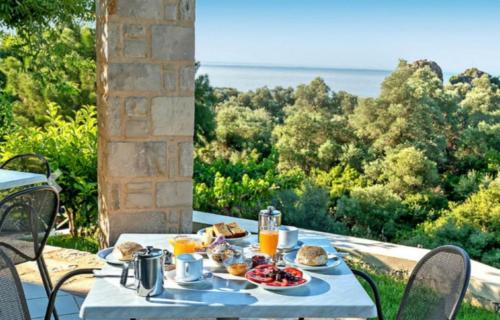 Food and beverages, Polyrizos Hotel in Foinikas