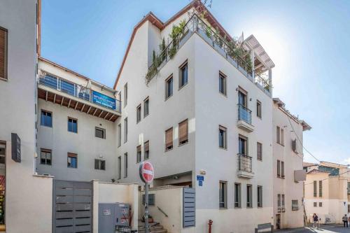 Spacious Duplex Garden 2BR Parking in neve Tsedek Spacious Duplex Garden 2BR Parking in neve Tsedek