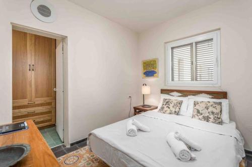 Spacious Duplex Garden 2BR Parking in neve Tsedek Spacious Duplex Garden 2BR Parking in neve Tsedek