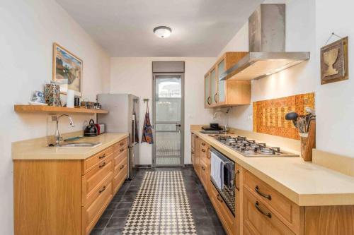 Spacious Duplex Garden 2BR Parking in neve Tsedek Spacious Duplex Garden 2BR Parking in neve Tsedek