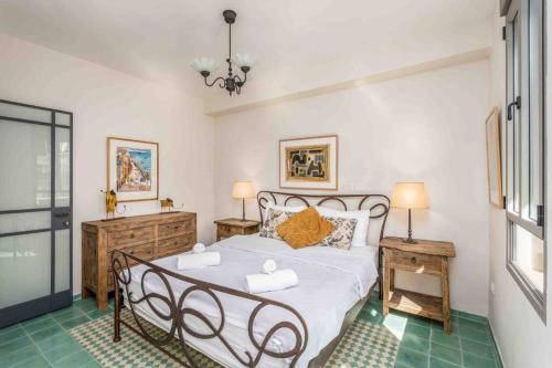 Spacious Duplex Garden 2BR Parking in neve Tsedek Spacious Duplex Garden 2BR Parking in neve Tsedek