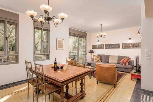 Spacious Duplex Garden 2BR Parking in neve Tsedek Spacious Duplex Garden 2BR Parking in neve Tsedek