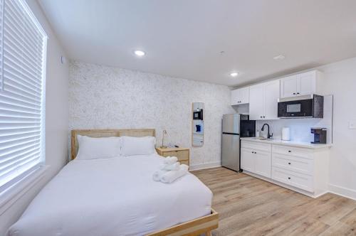 Tiger Motel Studio Apartment thumb 4