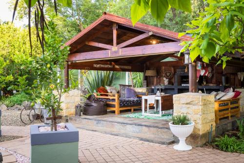 Exterior view, Gabbys Cottage Guesthouse in Baysvalley