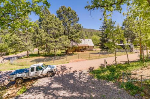 Strawberry Cabin Rental with Deck and Mountain Views!