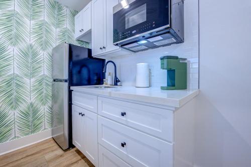Beach House Paradise Studio Apartment 2 Beds in Galveston, USA