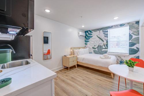 Tropical Jungle Studio Apartment in Galveston, USA