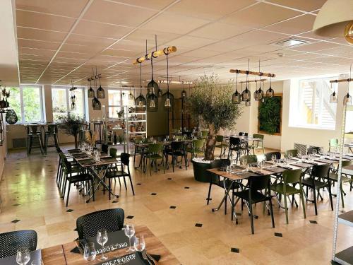 Ресторан, Hotel du Lion d'OR in Charolles