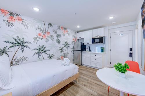 In Living Coral Studio Apartment in Galveston, USA