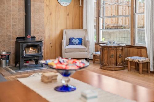 Big Bear Bungalow - Modern aesthetics meet mountain charm in this newly remodeled two-story home in Big Bear Lake, USA