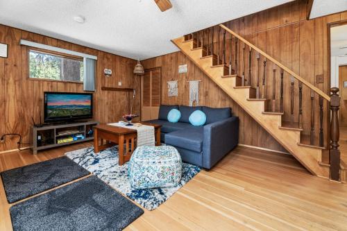 Big Bear Bungalow - Modern aesthetics meet mountain charm in this newly remodeled two-story home in Big Bear Lake, USA