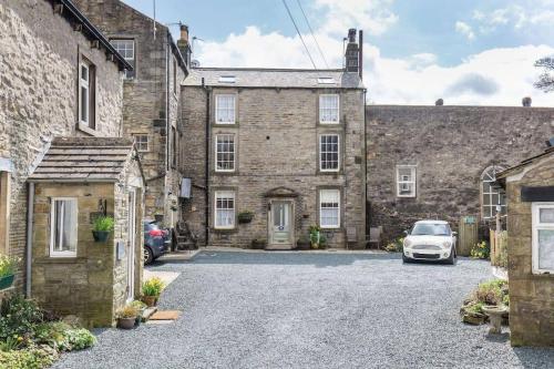 Fern Hse Grassington; central yet quiet & parking