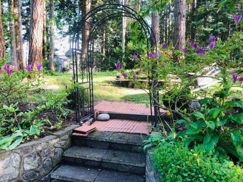 Saanichton Waterfront 2BR suite with superb views