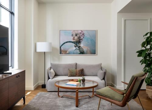 One-Bedroom Apartment image 5