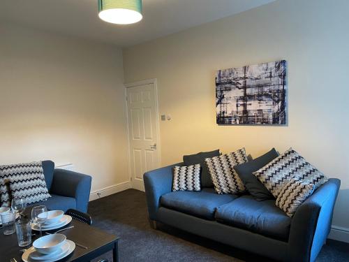 Howe - Newly refurbished 2 bedroom flat Free Parking 5