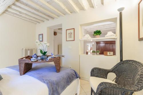 One-Bedroom Apartment image 3