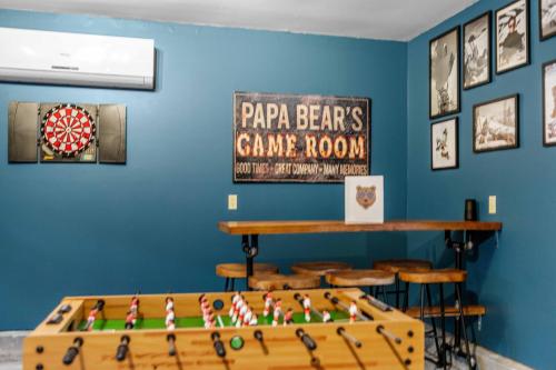 Papa Bears Hideout - Dream Getaway with Hot Tub and Game Room! in Big Bear Lake, USA