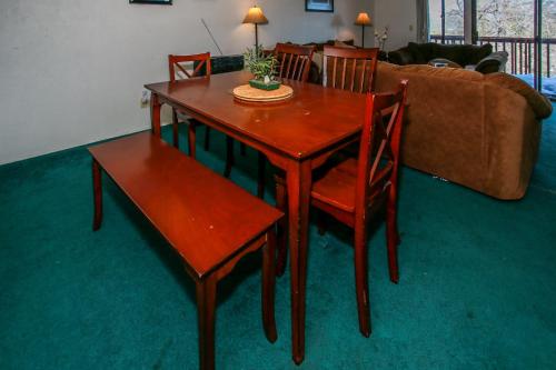 Snow Summit Townhouse - Snow summit at your doorstep! Private hot tub! in Big Bear Lake, USA