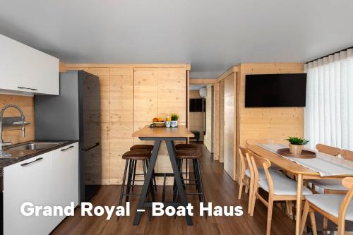 Boat Haus - Casas Flotantes frente a Gibraltar in ลาลิเนียเดลาคอนเซพเซียน