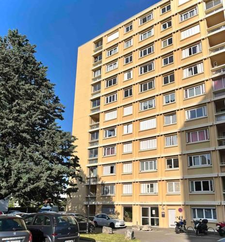 Appartement de 80m2 aux portes de Lyon avec ascenseur, balcon, parking