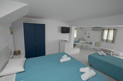 Triple Room with Garden View image 7