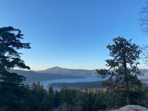 Mountain View Hideaway - Beautiful Moonridge home nestled among lush greenery! in Big Bear Lake, USA