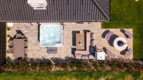 Hot tub, River&Lake Luxury I. Apartman in Vadkert