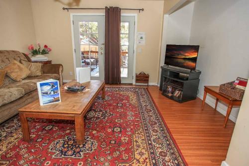 Mountain Fever - Offers a Foosball Table and Barbecue Grill and a large back deck!