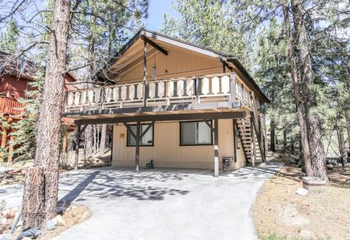 Chalet Georgia - Spacious and cozy home, conveniently close to the heart of Big Bear!