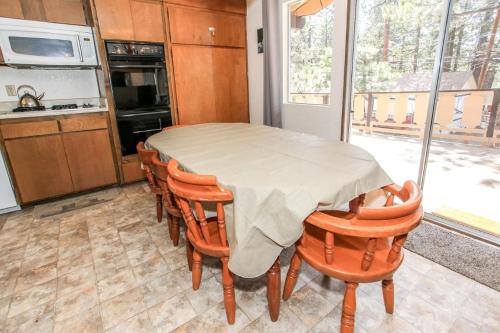 Chalet Georgia - Spacious and cozy home, conveniently close to the heart of Big Bear! in Big Bear Lake, USA