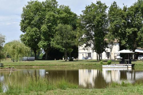 A szálláshely kívülről, Le Cast'L 2 Coin de paradis en bord de Dordogne in Saint-Michel-De-Fronsac
