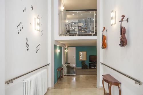 Létesítmények, Casual de la Musica Valencia near Ayuntamiento de Valencia