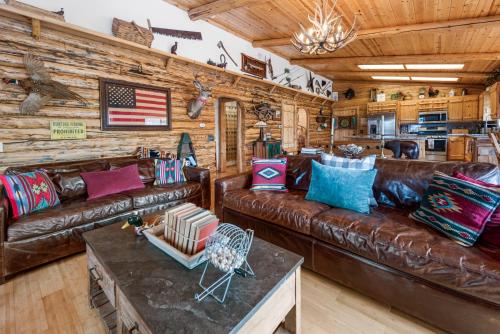 Moon Bear Lodge - Gorgeous natural wood finishes at this quality home with foosball!