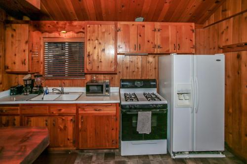 Moonlight Lodge - Close to Bear Mountain, Fireplace, Deck, Barbecue - Bow Canyon, CA