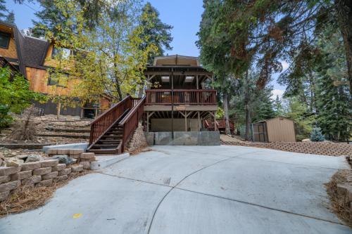 Comfy Cubby - Cozy mountain home in a great location near Bear Mountain Ski Resort