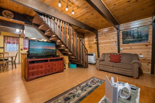 Comfy Cubby - Cozy mountain home in a great location near Bear Mountain Ski Resort