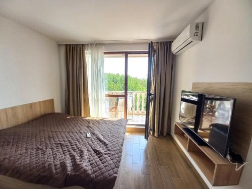 One-Bedroom Apartment image 4