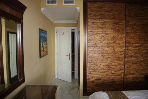 Stylish, Spacious apartment with sea view, Marbella (photo 6)