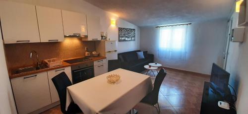 Apartments Ivka Bol 4