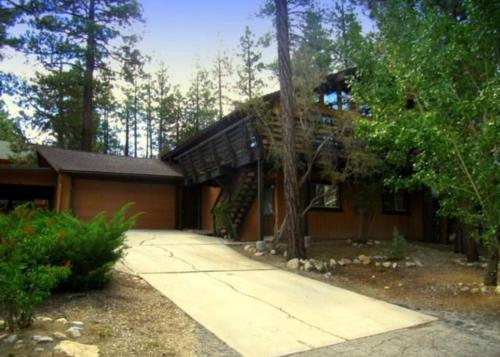 Mama Bear's Den - Spacious and comfortable, perfect for a family getaway with Hot Tub!