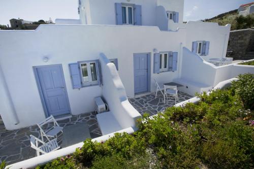 Double Room with Garden View image 6